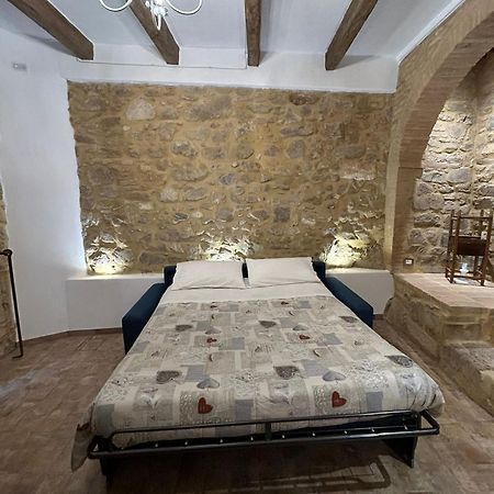 Апартаменты Borgo Di Mezzo Кастельнуово-дель'Абате Экстерьер фото